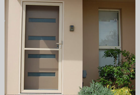 hinged-flyscreen-door