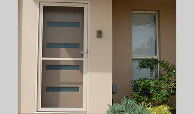 hinged-flyscreen-door